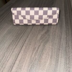 Checker-Pattern Sunglasses Case - White & Light Gray